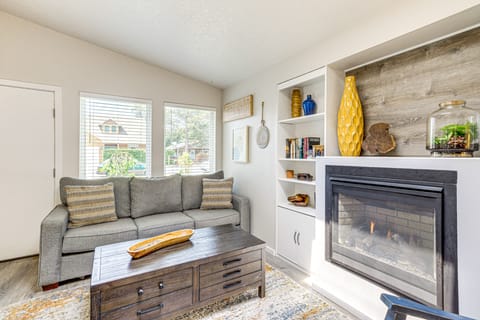 Walk to Seaside Beach: Vacation Rental Cottage! Cottage in Seaside