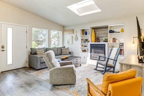 Walk to Seaside Beach: Vacation Rental Cottage! Cottage in Seaside