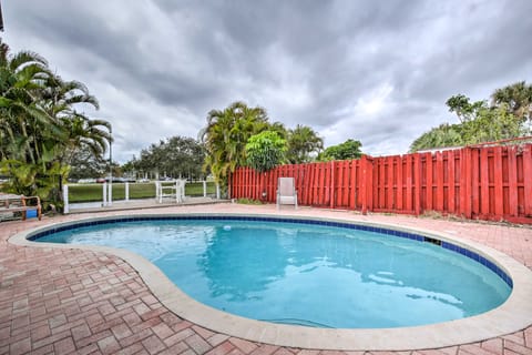 Private Pool & Dock: Coconut Creek Home! House in Coconut Creek