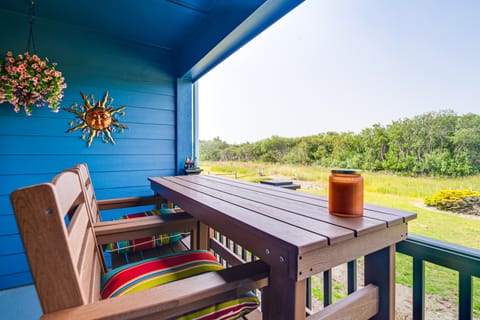 Ocean Shores Condo w/ Balcony < 1 Mi to Beach! Apartment in Ocean Shores