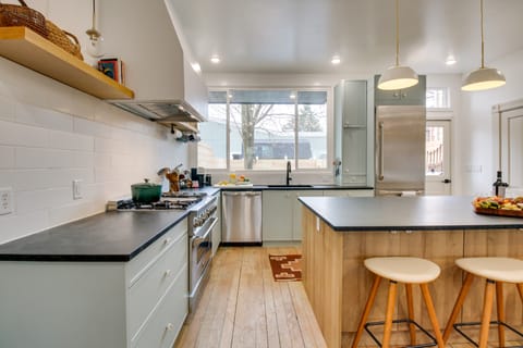 Indiana Vacation Rental: Walk to Madison Main St! House in Indiana