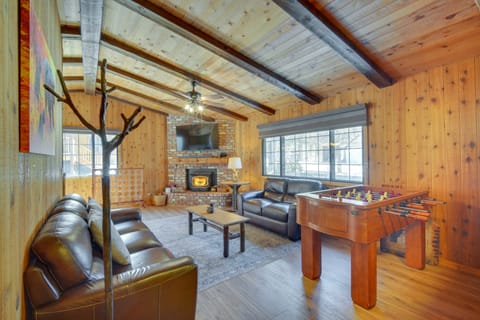 2 Mi to Snow Summit Skiing: Big Bear Cabin w/ Deck House in Big Bear