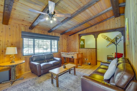 2 Mi to Snow Summit Skiing: Big Bear Cabin w/ Deck House in Big Bear