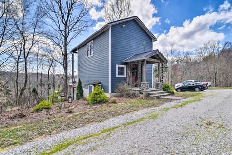 Lakefront Lewisburg Vacation Rental w/ Deck! House in Kentucky