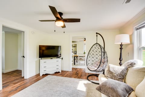 Cozy Fair Play Home w/ Deck 4 Mi to Lake Hartwell! House in Lake Hartwell