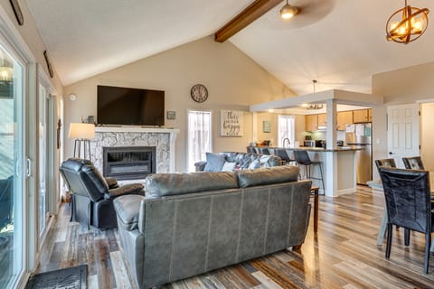 Walk to Lake: Osage Beach Home w/ Grill! House in Lake of the Ozarks