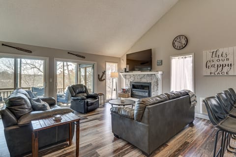 Walk to Lake: Osage Beach Home w/ Grill! House in Lake of the Ozarks