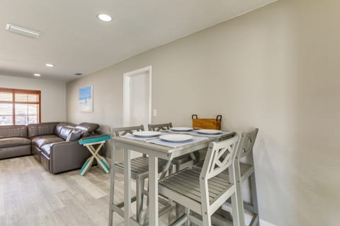 Private Hot Tub: Breezy Seminole Stay! House in Seminole