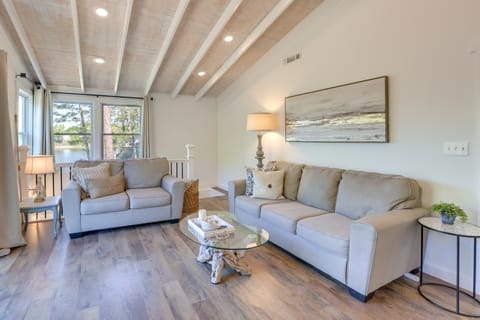 Private Hot Tub: Stunning Logan Martin Lake Home House in Pell City