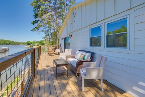 Private Hot Tub: Stunning Logan Martin Lake Home House in Pell City