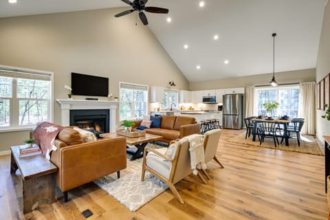 Chic Wisconsin Retreat w/ Deck, Grill & Fire Pit! Cottage in Wisconsin