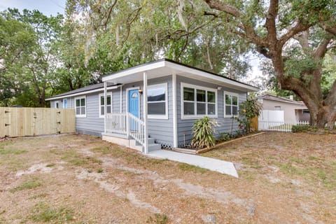 Dtwn Winter Garden Home: 12 Mi to Disney! Cottage in Winter Garden