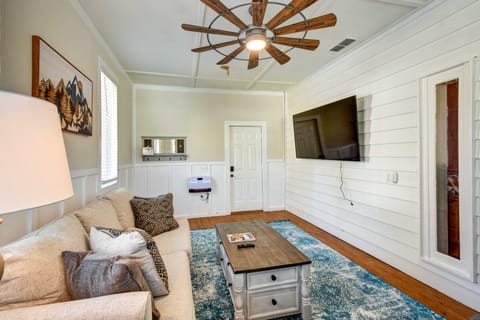 Cleveland Cabin w/ Private Hot Tub ~ 7 Mi to Helen House in White County