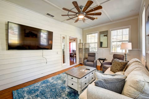 Cleveland Cabin w/ Private Hot Tub ~ 7 Mi to Helen House in White County