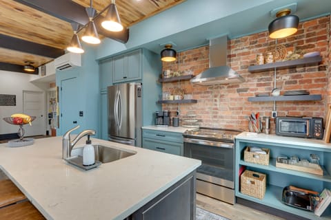 Luxurious Downtown Murphy Vacation Rental Loft! Apartment in Murphy