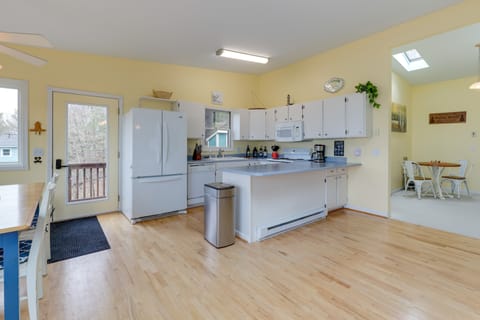 Family Friendly Mears Cottage - Walk to the Beach! Cottage in Wisconsin