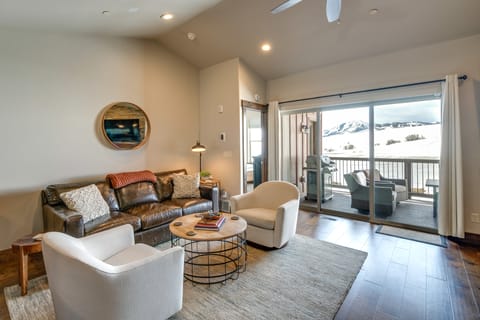 6 Mi to Ski Slopes: Heber City Home w/ Hot Tub! Apartment in Wasatch County