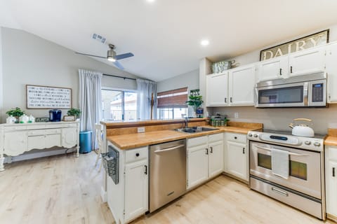 Pool Access! Extended Snowbird Escape in Gilbert House in Gilbert