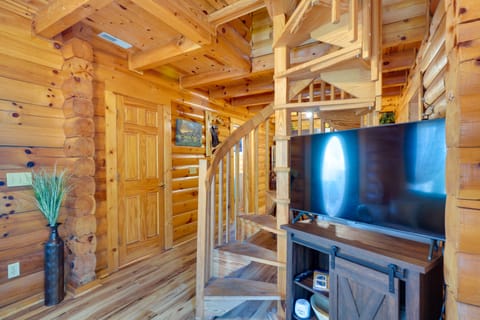 Private Hot Tub: Lovely Cabin in Gatlinburg! House in Sevier County