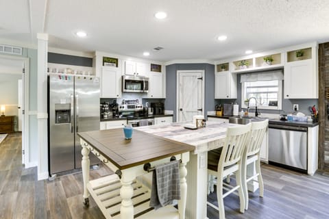 Charming Perry Home ~ 2 Mi to the Gulf! House in Florida