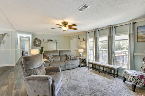 Charming Perry Home ~ 2 Mi to the Gulf! House in Florida