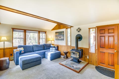 'Griz Den' Cabin w/ 2 King Beds Near Glacier! House in Hungry Horse