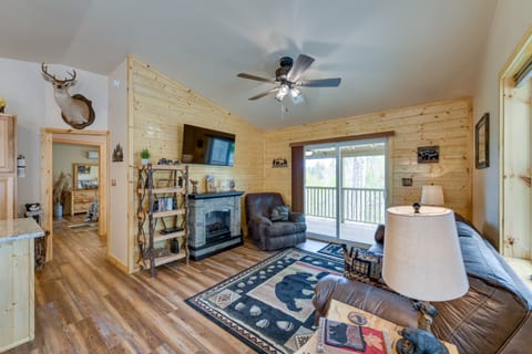 Scenic Murphy Cabin w/ Hot Tub, Fire Pit & Views House in Tennessee