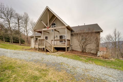 Family Home in Sugar Mtn w/ Fire Pit & Game Room! House in Sugar Mountain