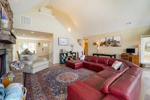 Family Home in Sugar Mtn w/ Fire Pit & Game Room! House in Sugar Mountain