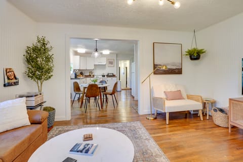 Mid-Century Modern Fayetteville Home Close to Town House in Fayetteville