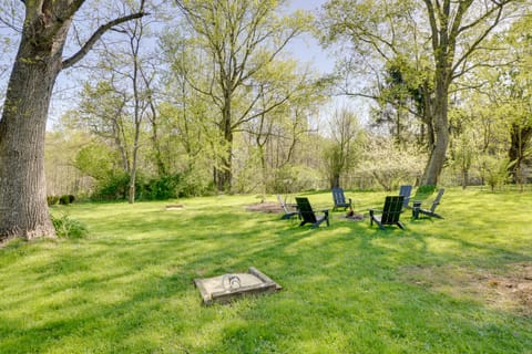Mid-Century Modern Fayetteville Home Close to Town House in Fayetteville