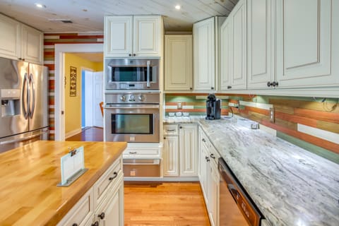 Ping-Pong + Grill: Retreat 5 Mi From Boardwalk! House in Socastee