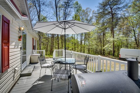 Secluded Hayesville Cabin Rental w/ Deck & Grill! House in Chatuge Lake