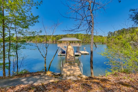 Spacious Alabama Retreat - Deck, Grill & Fire Pit! House in Lewis Smith Lake