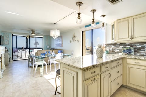 Resort-Style Penthouse w/ Patio in Hudson! Apartment in Hudson