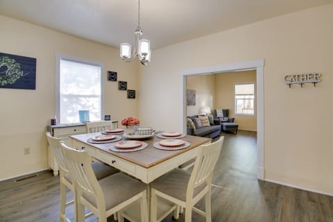 Walk to Dtwn Hot Springs: 'Lazy Daze Bungalow' House in Hot Springs