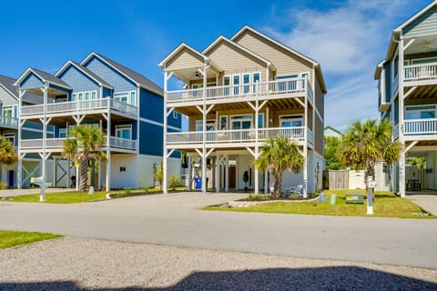 Modern Surf City Beach House w/ Hot Tub! House in Surf City