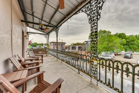 Chic Louisiana Retreat - Balcony & River Views! Apartment in False River