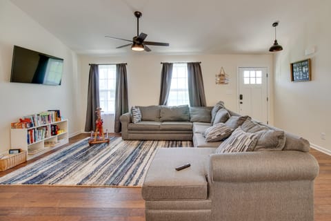 Near Lake Anna: Gem w/ Saltwater Pool & Arcade! House in Lake Anna