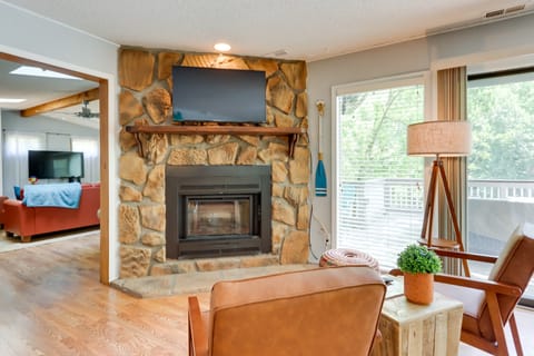 Lakefront Retreat in the Heart of Osage Beach! House in Lake of the Ozarks