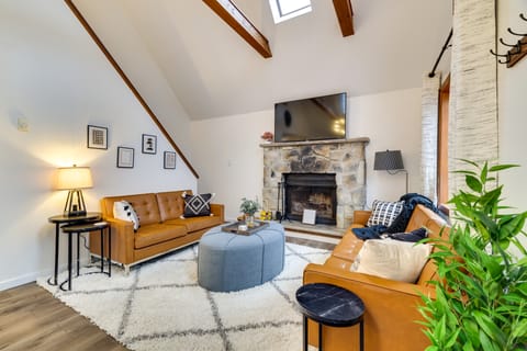 Poconos Chalet with Lake & Pool Access! House in Coolbaugh Township