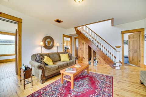 Snowmobiling Hub! Mackinaw City Home 3 Mi to Beach House in Mackinaw City