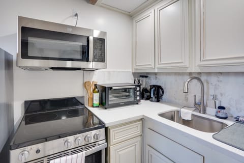 Newport Beach Vacation Rental Near Beach & Pier House in Balboa Peninsula