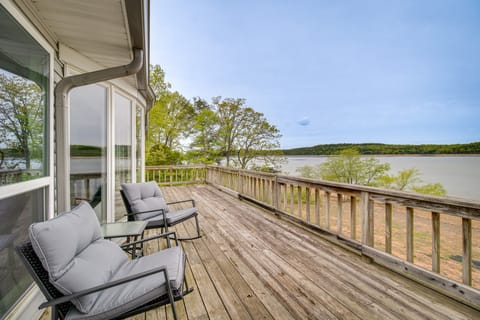 Serene Lakefront Mountain Home Getaway w/ Atrium! House in Norfork Lake