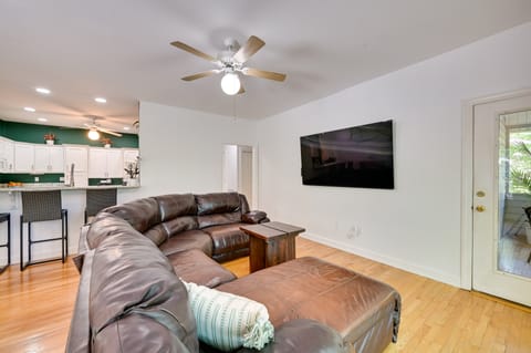 Game Room & Lake View: Lake Hartwell Group Retreat House in Lake Hartwell