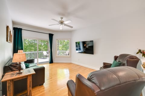 Game Room & Lake View: Lake Hartwell Group Retreat House in Lake Hartwell