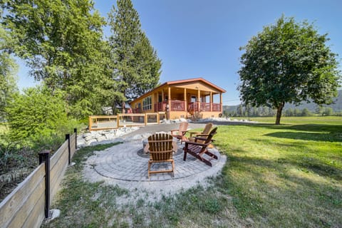 Newport Riverfront Home w/ Deck + Fire Pit! House in Washington