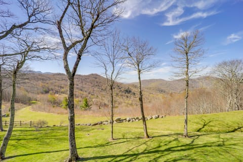 Mtn-View Family Retreat w/ Deck in Seven Devils! House in Seven Devils