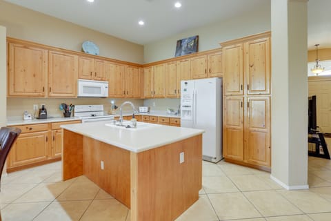 Golfer's Oasis w/ Heated Pool in Avondale! House in Avondale