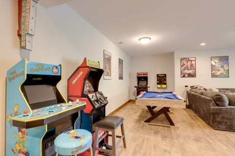 'Lakeside Paradise' in Ellijay: Hot Tub, Fire Pit Cottage in Georgia